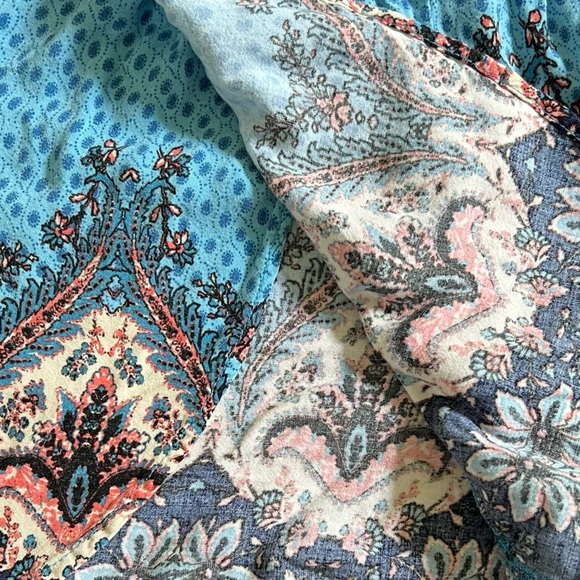 HOLLISTER MULTICOLORED BOHO / PAISLEY PRINT FLOWY SHORTS SIZE EXTRA SMALL - Picture 4 of 4